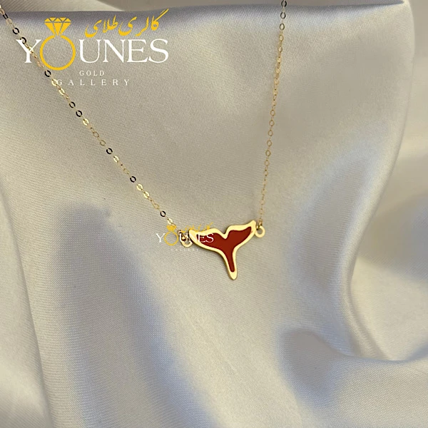 تصویر دوم گردنبند میناکاری دم وال قرمز مینیمال طلا